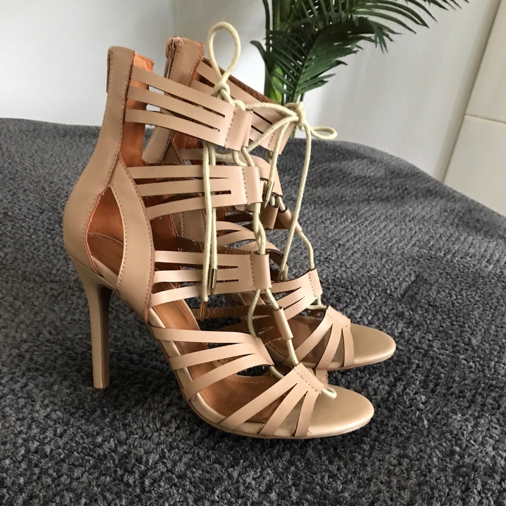 Nude Heels NWT Size 8.5